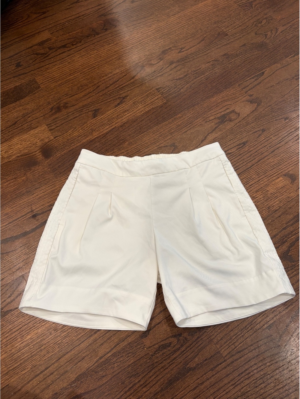 Nike White Dri-Fit vintage look shorts pleated embroidered tennis chic